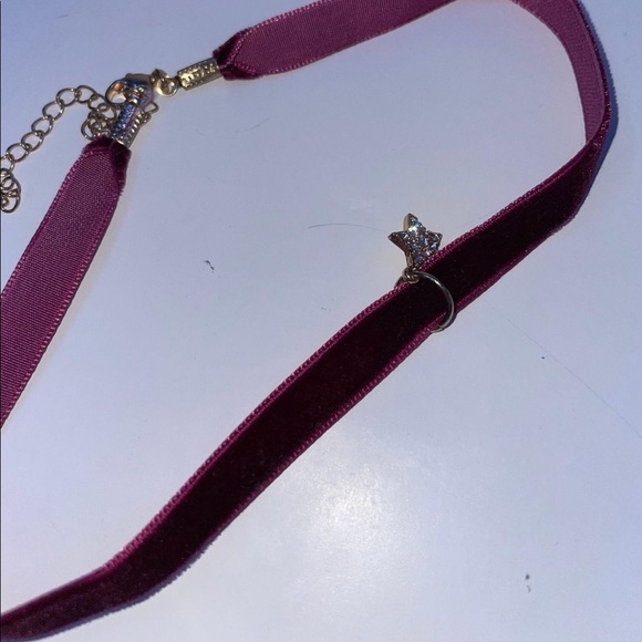 Velvet Choker - Picture 3 of 3